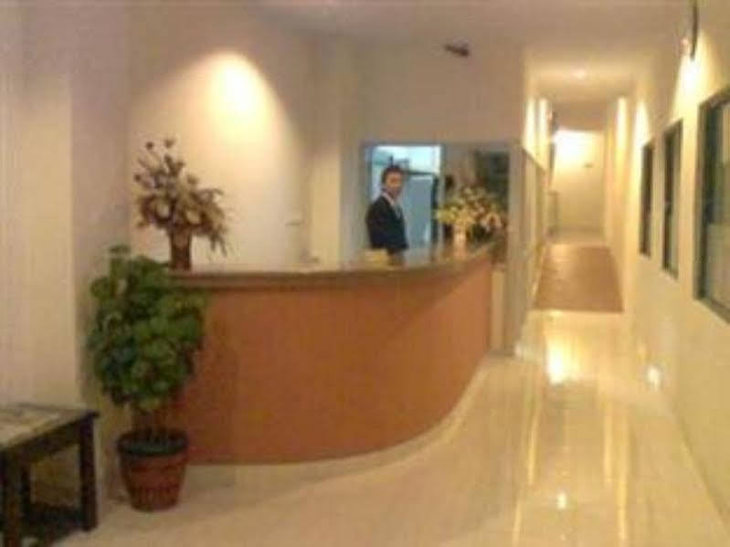 Hotel Lucky Inn Manado Exterior foto